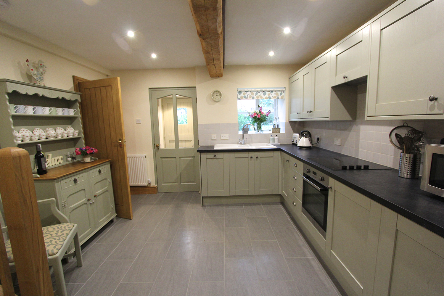 KITCHEN%201.JPG